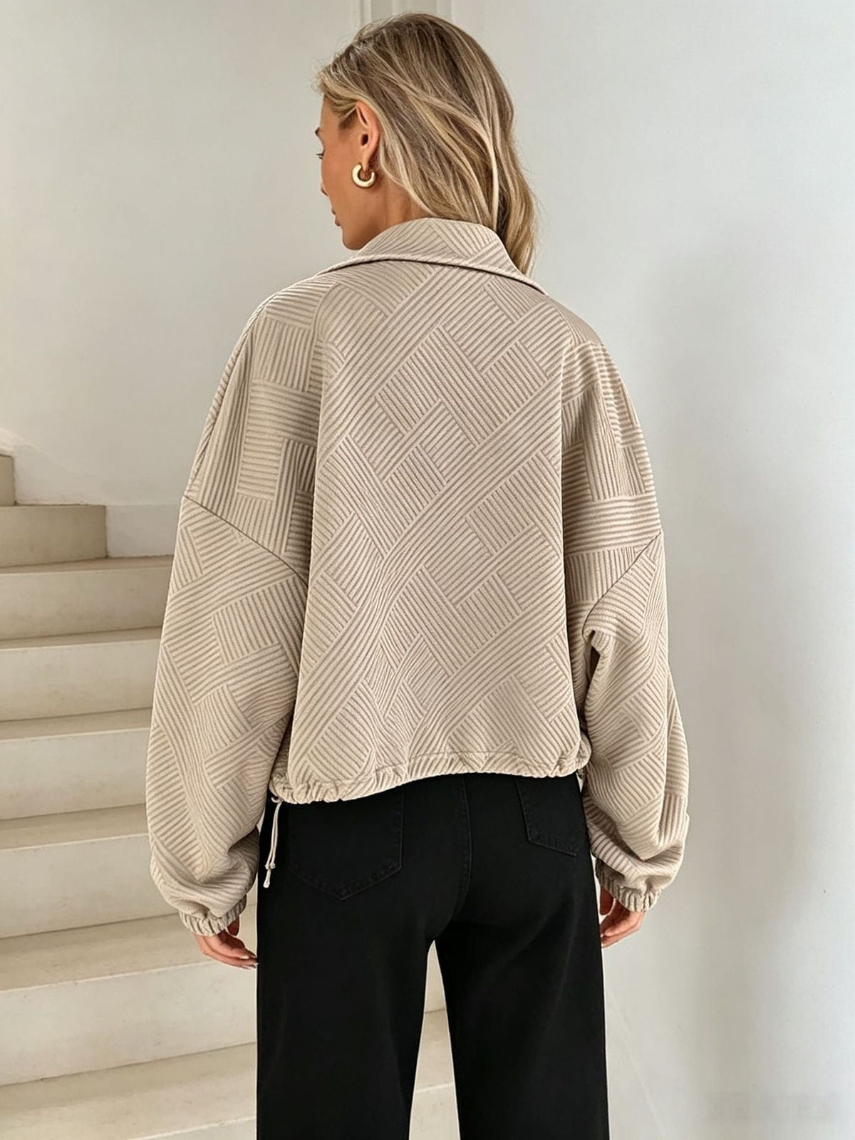 Women¡¯s Solid Beige Geometric Textured Zip?Up Drawstring Cropped Jacket